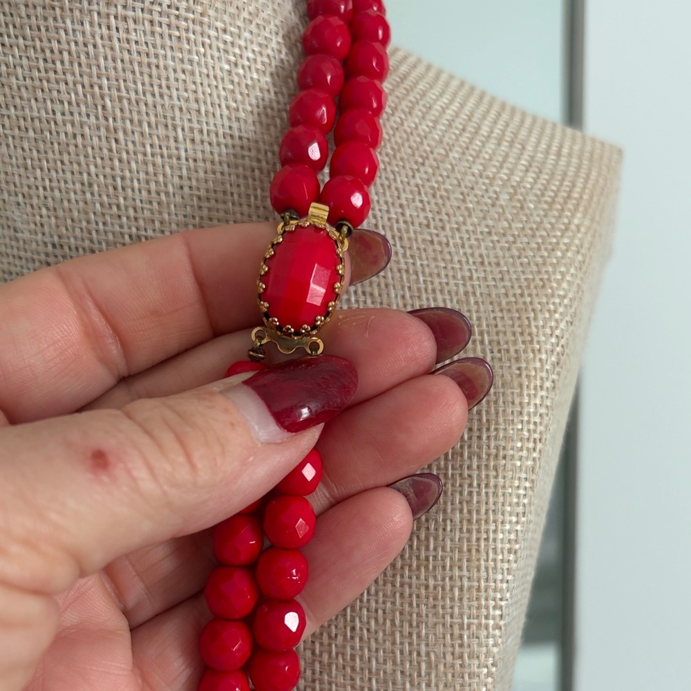 Vintage                               Elegant Red Glass Beaded Necklace - Picture 6 of 7